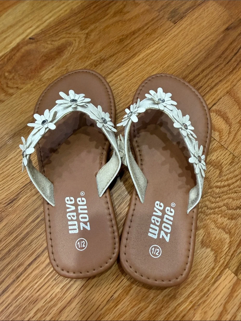 Girls White Floral Thong Sandals (size 1/2)
